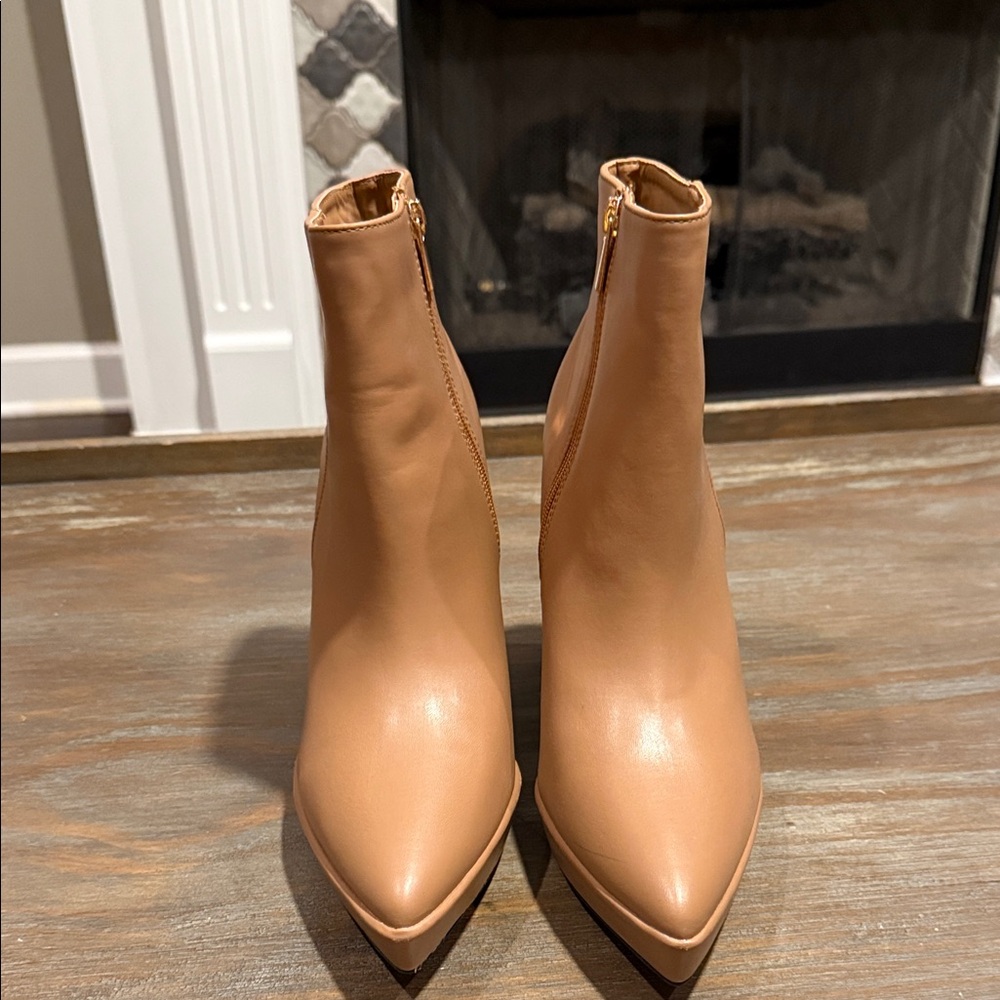 Journee Collection Marnnie Platform Ankle Bootie Tan Size 9.5 Block Heel NWOB - Picture 7 of 12